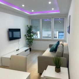 Lovely 2 bedroom apartment in South Lisbon, hotel in Barreiro