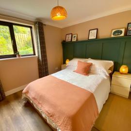 About Time Meva - stylish two-bedroom, dog-friendly home-from-home with parking and garden