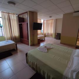 JR HOTEL, hotel en Camiri