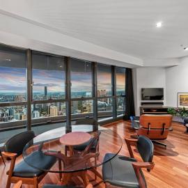 Skyhigh Executive! ~ 2Bed/2Bath/1Car/Views ~ CBD