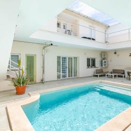YourHouse Villa Marian, מלון במורו