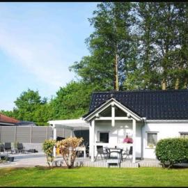Ferienhaus "Unter den Linden", hotell sihtkohas Eggesin