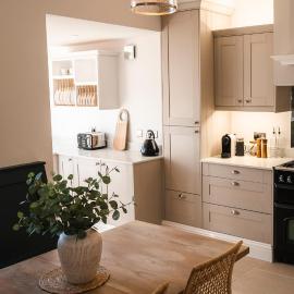 Renovated 3 Bedroom House in Lowton Pennington, free parking