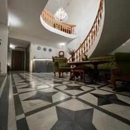 Elross Hotel