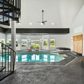 Private Oasis On 2 Acres with Indoor Pool and Theater, Hotel in Eagle