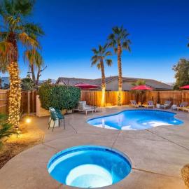 Palm Tree Inn | Gated Pool + Large Backyard [Free Spa Heating + Early Check-In]
