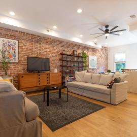Urban Elegance: Trendy, Spacious Retreat with Parking in the Heart of the City
