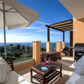 2 bedroom Apartment Thalassa with sea and sunset views, Aphrodite Hills Resort、クークリアのホテル