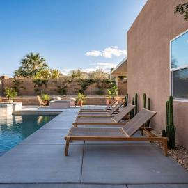 Pueblo Viejo Desert Minimalist Pool Home, hotel in Bermuda Dunes