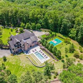 Luxury Mountain Mansion, 7BR, 8 king beds, 10000sf, Views, Pool, Sport Court, Gym, Sauna, Petting Zoo