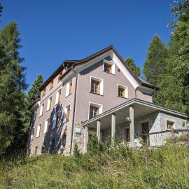 Hostel by Randolins, hotel in St. Moritz