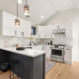 NEW Decatur Bungalow - World Cup Ready Retreat, hotelli kohteessa Decatur