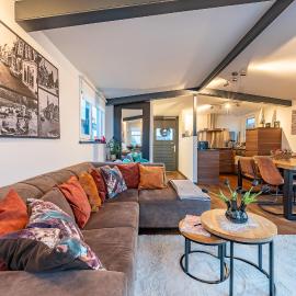 Watervillashiraz – hotel w Aalsmeer