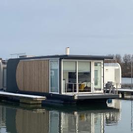 Houseboat Trinidad, hotel di Maastricht