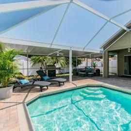 (HGR) Poolside Paradise: Vacation retreat. (Heated Pool)