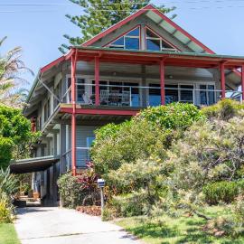 Monster Spooks - oceanstays, Hotel in Yamba