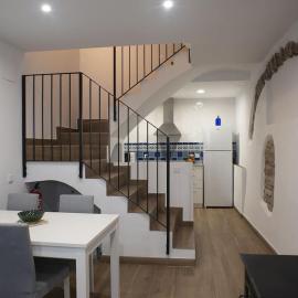 Casa Rural Ana Maria Ain, מלון בAhín