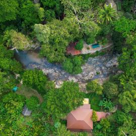 Oasis forest garden, hotel in Ban Takuk Nua