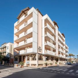 Viesnīca Lola Piccolo Hotel e Appartamenti pilsētā Marina di Grosseto