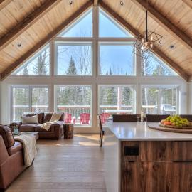 Pine Tree Lodge - Région Mont Tremblant - Laurentides, hotell sihtkohas Saint-Rémi-dʼAmherst