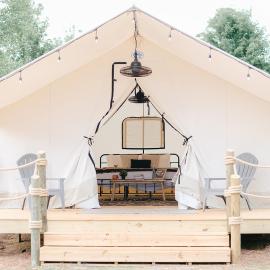XLg Porch Deluxe glamping tents @ Lake Guntersville State Park, hotelli kohteessa Guntersville