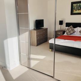 Elegant Double Room in a Family home with shared bathroom in Central Reading