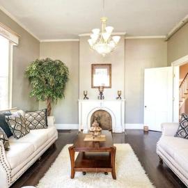 Spacious 5 Bedroom Home Near Downtown with Free Parking WiFi and Deck, מלון במובייל