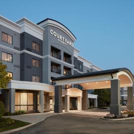 Courtyard by Marriott Mississauga-Airport Corporate Centre West, khách sạn ở Mississauga