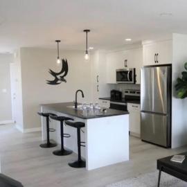 New Townhouse in Red Deer, מלון ברד דיר