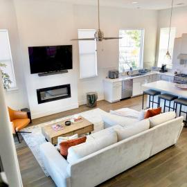 Comfortable Modern Home in Downtown Houston - Sleeps 10, hotel i Houston