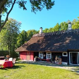 Romantiline talu ja saun Muhumaa südames, hôtel à Hellamaa