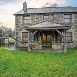 Oak Lodge - The Sleeping Giant - Pen Y Cae Inn, Hotel in Brecon