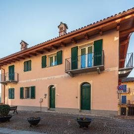 In Piazzetta holiday apartments, Barolo, готель у місті Бароло