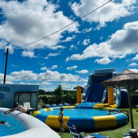 Camping Paradis Family les Rives de l'Hérault, готель у місті Жиньяк