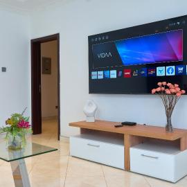 Modern 3 Bed Spacious Apartments, hotell i Adentan