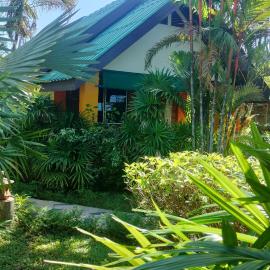 Sanuk Bungalow, hotel in Khao Lak