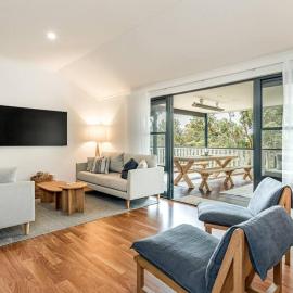 Oceanview Luxury Retreat Amongst the Trees