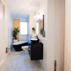 Complex Omnia - Apartamente Husi, hotell sihtkohas Huşi
