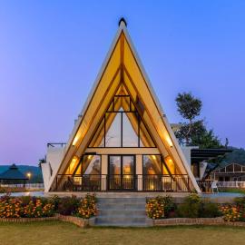 StayVista at Zen Cottage with Bonfire, hotel in Dehradun