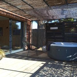 Gite atypique calme en centre ville avec option spa, hotel in Saint-Aignan