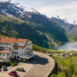 Hotel Utsikten - by Classic Norway Hotels, хотел в Гайрангер