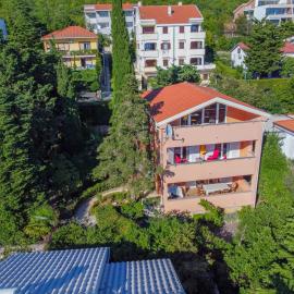Villa Monticello Crikvenica, 200m from sea with rome garden, Hotel in Dramalj