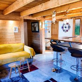 Le Grenier 1821 - Mini chalet - Centre village - AravisTour, hotel in Saint-Jean-de-Sixt