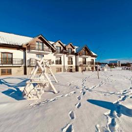 Jagodowy Ski&Spa pensjonat z widokiem na góry,bilard,ping-pong,narciarnia,świetne Wi-Fi,Restauracja,balia,sauna, готель у місті Lasowka