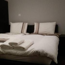 LOVELY 1 BED FLAT WITH GOOD TRANSPORT LINKS.