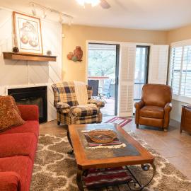 Grisham's View Condo: Central Condo with a Golf Course View!