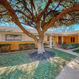 Dog-Friendly Lubbock Home w/ Backyard, hotel en Doud
