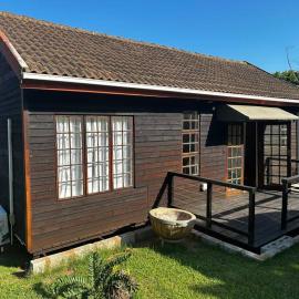 Cosy one bedroom garden cottage, hotel a Tugela Mouth