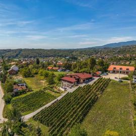 5 Sunca, hôtel à Kašina
