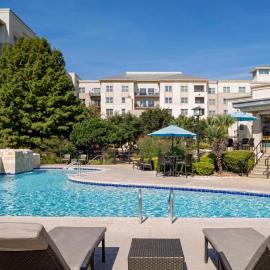 Hilton San Antonio Hill Country, hotel en San Antonio